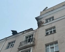 У Сумах ЗС РФ влучили по готелю, почалась пожежа: відбувся подвійний удар, — ОВА (фото)