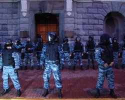 Милицию на Майдан согнали из-за елки, - источник в МВД