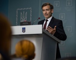 В принятом законе об олигархах нет коллизии, его передадут на подпись, - представитель президента