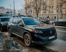 В Украине появился брутальный семейный кроссовер Honda для бездорожья (фото)