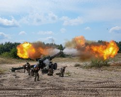 Залужный показал работу артиллерии ВСУ вблизи Бахмута (фото)