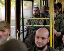 Окупанти катували полонених, щоб вибити свідчення на "Редиса" та "Калину", — командир "Азова"