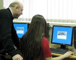 Половина сдававших на права платили взятку, - опрос