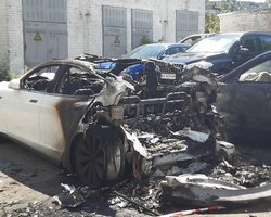 Богдан рассказал, что кроме Теслы ему сожгли еще и Шкоду