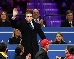 Портной Бэррона Трампа рассказал, как ведет себя сын президента, когда его не видит публика