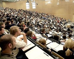 Опрос: 61% студентов украинских вузов давали взятки