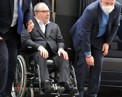 Опубликовано первое фото Кернеса из клиники Шарите