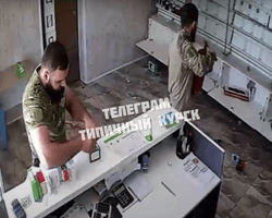 Выносят телефоны и блоки питания: появилось видео мародерства "кадыровцев" в Курской области