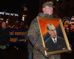 В Киеве прошел марш в честь дня рождения Степана Бандеры (фото)