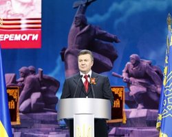 Янукович позвал Медведева и Лукашенко на пограничную встречу