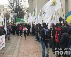 Полиция усилила меры безопасности в центре Киева из-за протестов