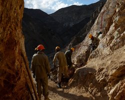 Золото, медь, литий: Талибан теперь контролирует полезные ископаемые на $1 трлн, -  CNN