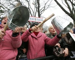 В Хмельницком предприниматели выбили двери облгосадминистрации