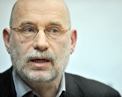 Борис Акунин намерен разгадать историческую тайну, которую выберут его читатели