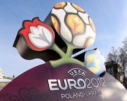 Организаторы Евро-2012 пообещали выгонять со стадионов за курение