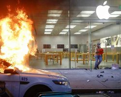 Apple заблокировала смартфоны, похищенные мародерами в США