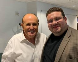 Google заблокировал украинца, собиравшего компромат на Байдена под руководством Джулиани