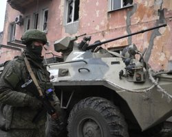 Прячутся за мирным населением: РФ выстраивает огневые позиции на крышах домов, — ВСУ (видео)