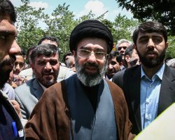 Син ліквідованого верховного лідера Ірану отримав поранення під час авіаудару Ізраїлю, — ЗМІ