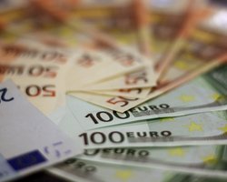 Украина получила новый транш от Евросоюза на 1,5 млрд евро: куда потратят деньги