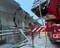 РФ ударила дронами по порту в Одесской области: есть раненый, — вице-премьер Кулеба (фото, видео)