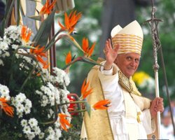 Названо место пребывания Бенедикта XVI после отречения