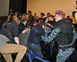В Киеве пытались сорвать показ фильма Матч, задержаны около 20 националистов