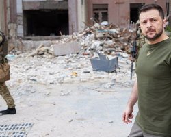 "Леопарды" не поедут в Россию: Зеленский ответил Шольцу на позицию Германии по танкам (видео)