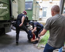 Под судом, где Стерненко избирают меру пресечения – потасовки. Есть задержанные