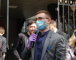 Адвокат Стерненко говорит, что его подзащитный пришел в СБУ, но подозрение ему не вручили