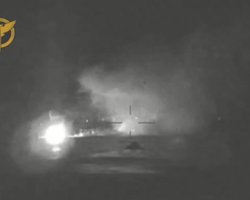 Экипаж и бронированная техника: ГУР подтвердило поражение десантных кораблей РФ в Крыму (видео)
