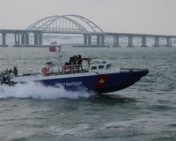 "Боятся разрушения": РФ стягивает к Крымскому мосту дополнительные системы ПВО, — Рыженко (видео)