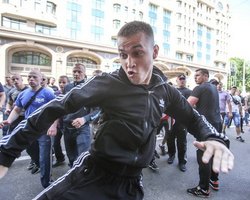 ПР обвинила оппозицию в том, что она допустила избиение журналистов на митинге