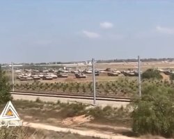 Чекають команди: ЦАХАЛ зібрав ударну колону військової техніки біля сектору Гази (відео)