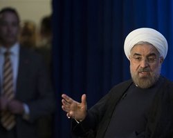 После разговора с Обамой президента Ирана дома забросали ботинками и яйцами