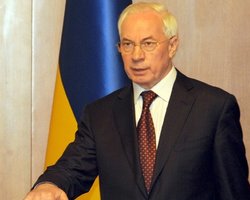 Азаров предупредил чиновников: получите по шапке