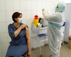 Вакцинироваться против COVID-19 придется ежегодно, — гендиректор BioNTech