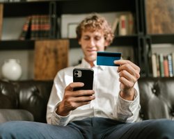 "Дохід на реквізити IBAN може обернутися податковим зобов'язанням", - адвокат Яків Воронін