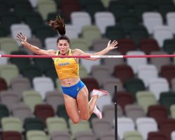 Українська легкоатлетка розплакалася в прямому ефірі через відсутність тренера на Олімпіаді (відео)