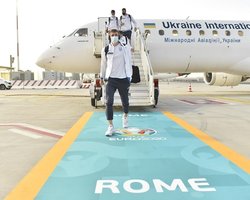 К Англии готовы: сборная Украины прилетела на матч в Рим