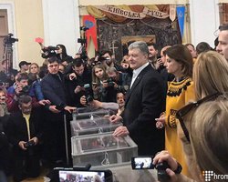 Порошенко проголосовал во втором туре выборов президента