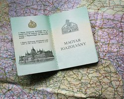 Жителям Закарпатья уже 7 лет выдают венгерские паспорта, - СМИ