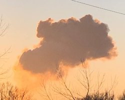 Дрони атакували російський Енгельс: жителів будинків поруч евакуюють, — росЗМІ (відео)