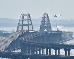 "Не підлягає відновленню": Путін відреагував на вибух на Кримському мосту (відео)