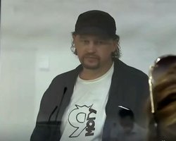 Луцкий террорист: "Я сдался сам и выпустил заложников. Никакого штурма не было"