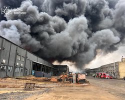 Удар по "Новой почте" на Волыни: ГСЧС ликвидировала масштабный пожар (фото)