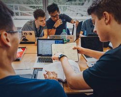 Как появилась Group Working и почему безопасность в работе за рубежом имеет значение