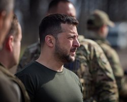 Путин хочет тишины на параде 9 мая: Зеленский о перемирии в Украине (видео)