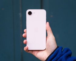 Обзор iPhone 17e: два важных апгрейда и один досадный изъян (фото, видео)