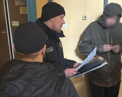 Полицейские задержали на взятке работника ТЦК: в военкомате сообщили, что он совершил СЗЧ